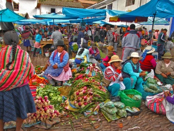 Peru Sacred Valley Pisac Market5 L 1