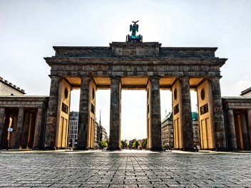 WWII Cold War Tour Brandenburg Gate