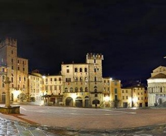 Piazza Grande Arezzo 1