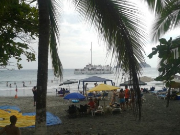 Playa Manuel Antonio Catamaran