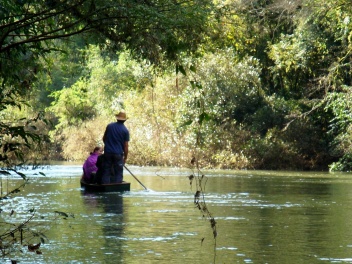 paseo en canoa guarani